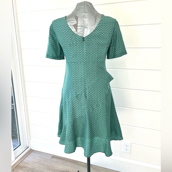 $298 Nanette Lepore Green Silk Dress Fit & Flare size 8-10 NWOT - Picture 3 of 12